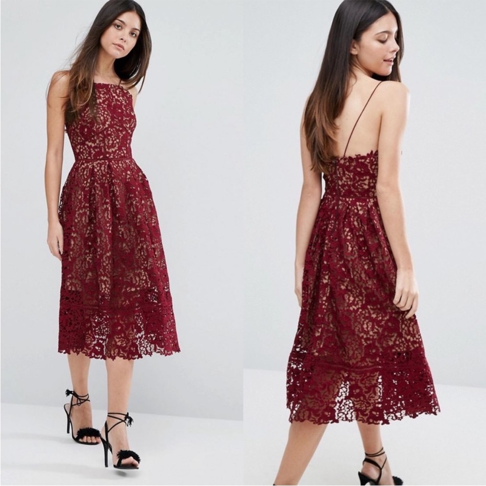NWT Warehouse Gorgeous lace dress